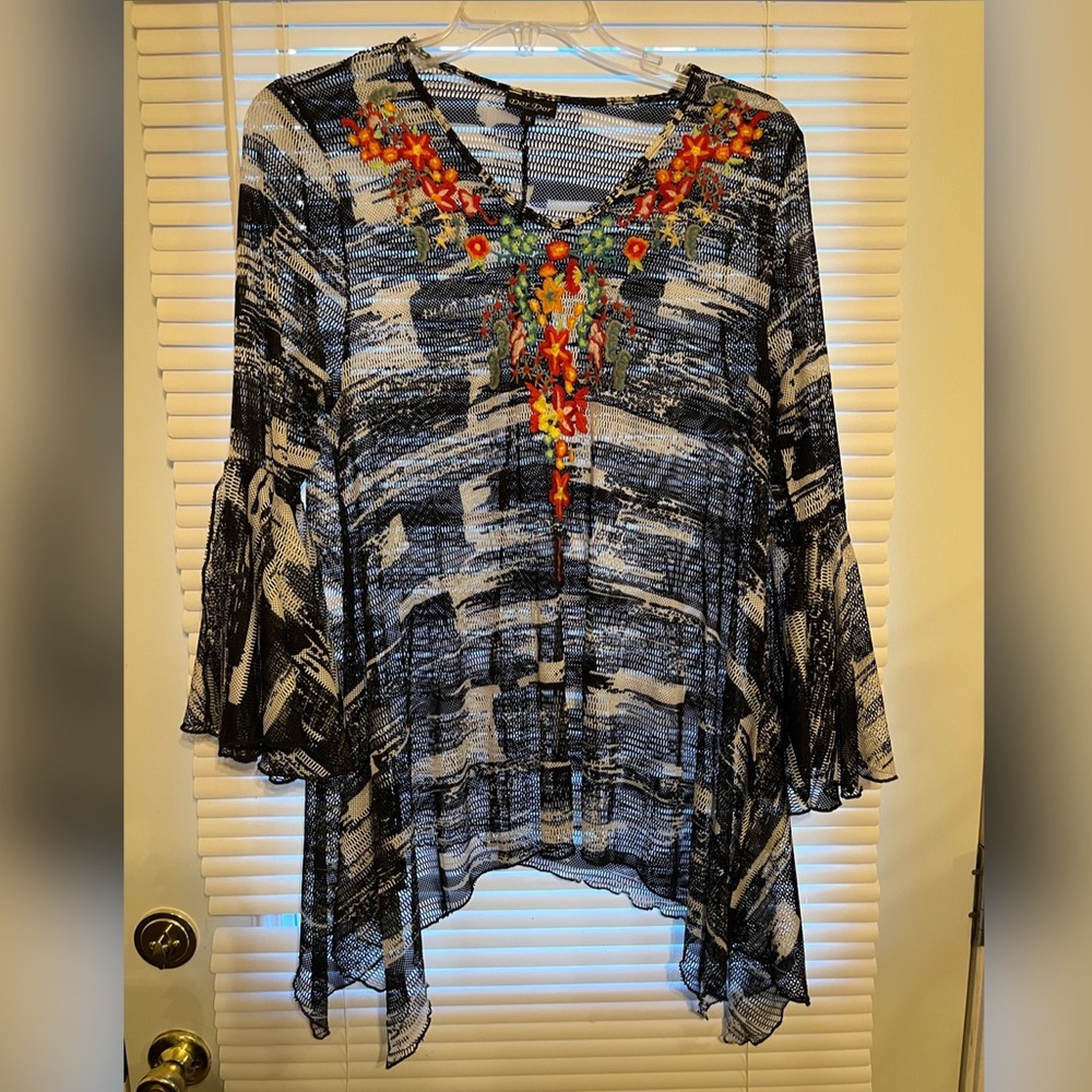 DOR DOR COUTURE Lovely Black and White Overlay Top with Floral Embroidery